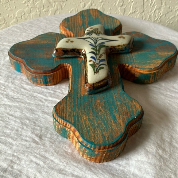 Artistic Wooden Cross with Bluebonnets & Bee Design- Handcrafted- made in Mexico - Picture 6 of 16